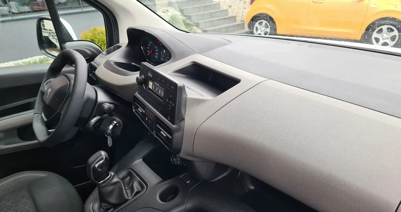 Peugeot Rifter cena 58900 przebieg: 147000, rok produkcji 2019 z Częstochowa małe 277